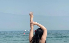 老头解开奶罩吸奶头高潮视频